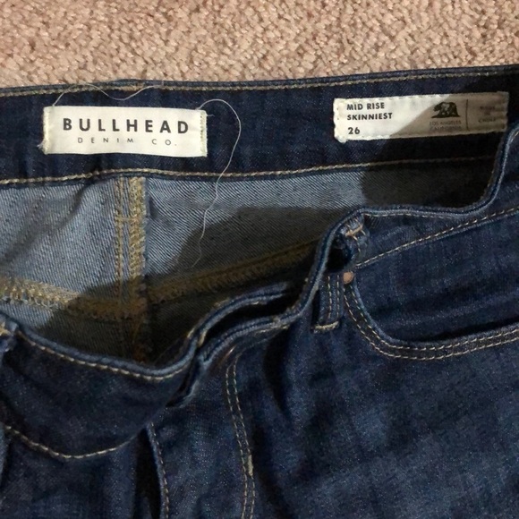 Bullhead Denim Co Mid Rise Skinniest 26 Dark Wash - Picture 4 of 4